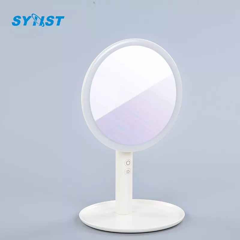 Qual è la differenza tra uno specchio per il trucco a LED e un normale specchio da toeletta con lampada da tavolo?